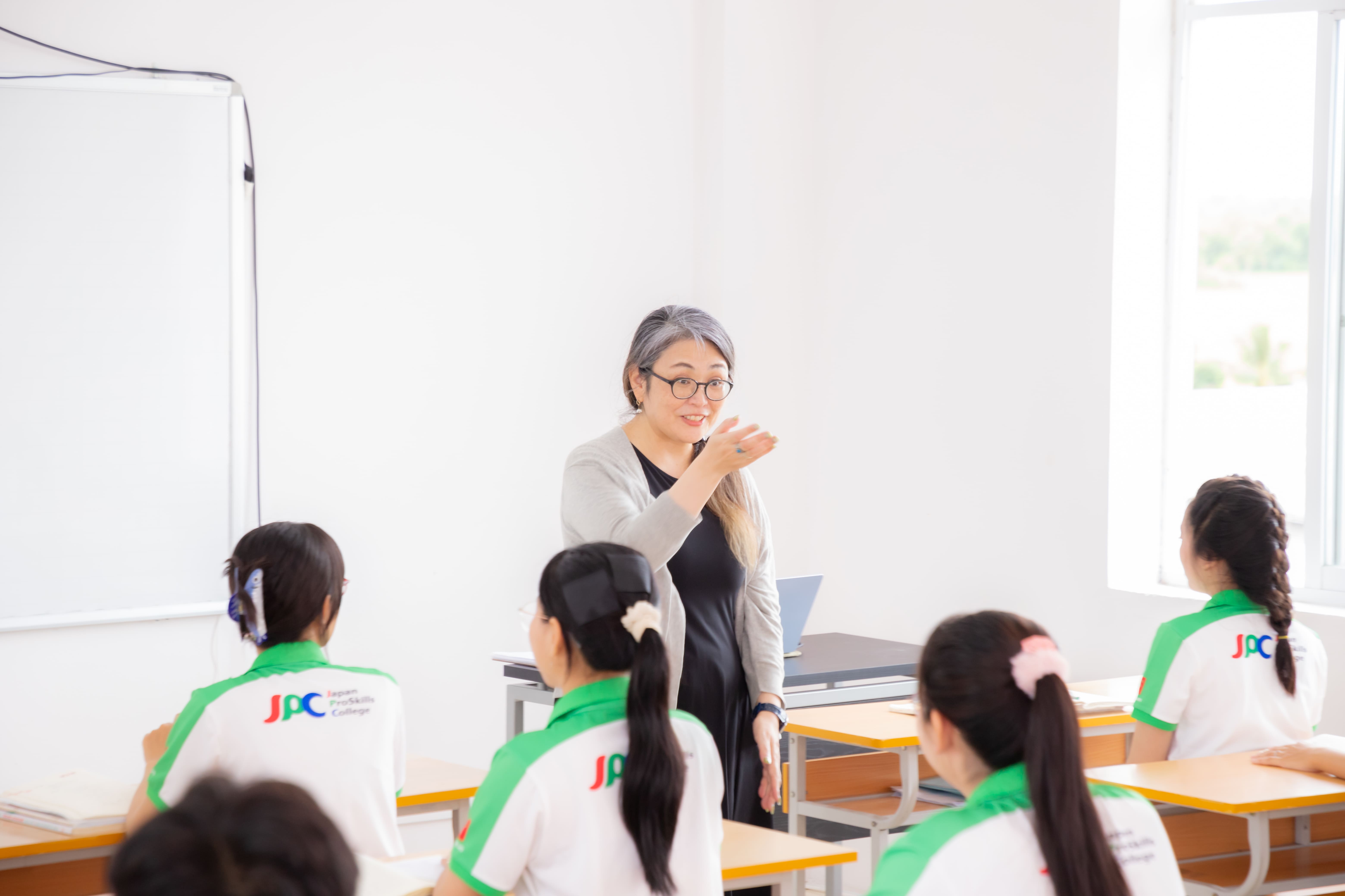 日本専門技能中等専門学校→ sau đó JPC／本校