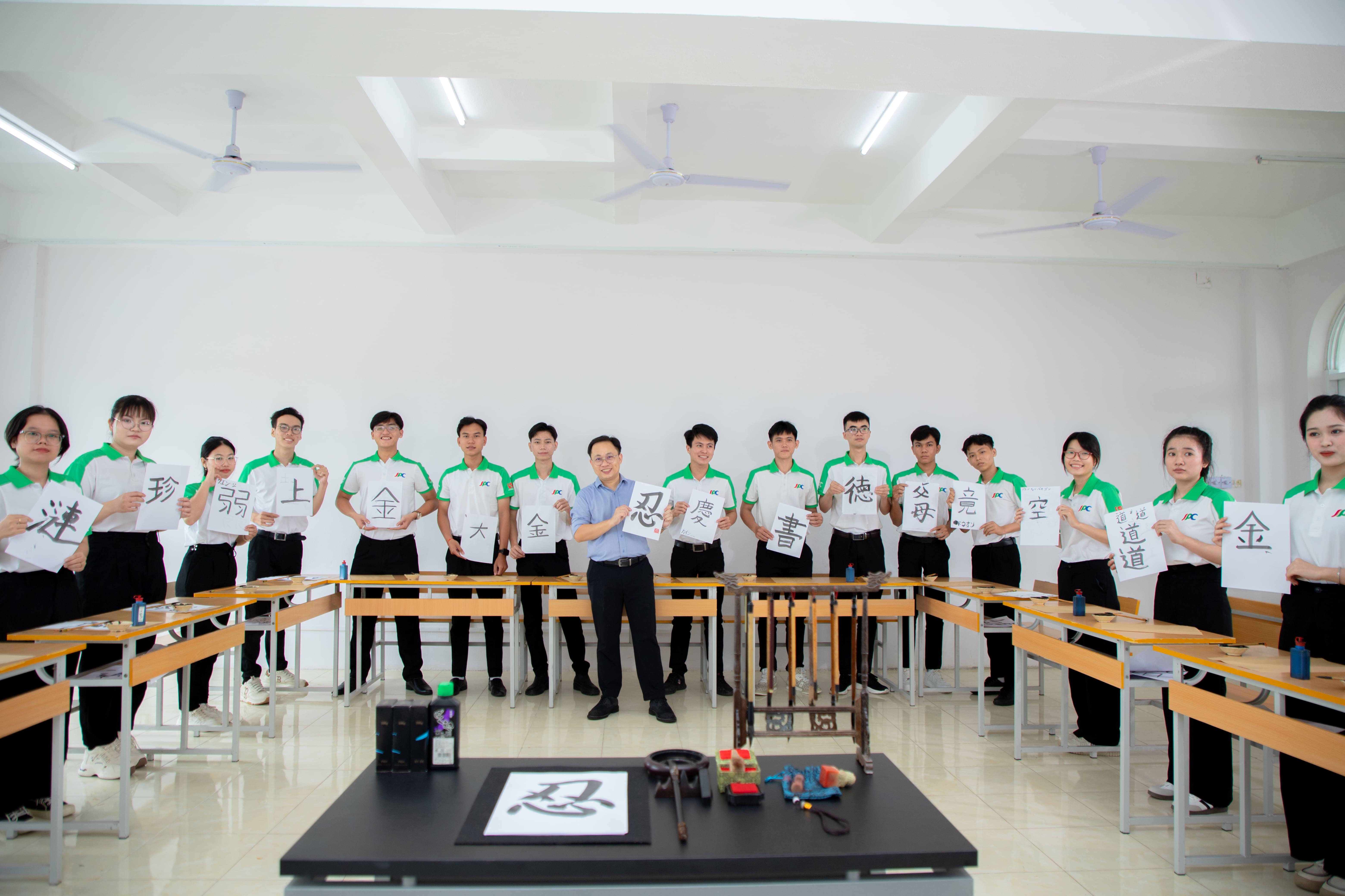 日本専門技能中等専門学校→ sau đó JPC／本校