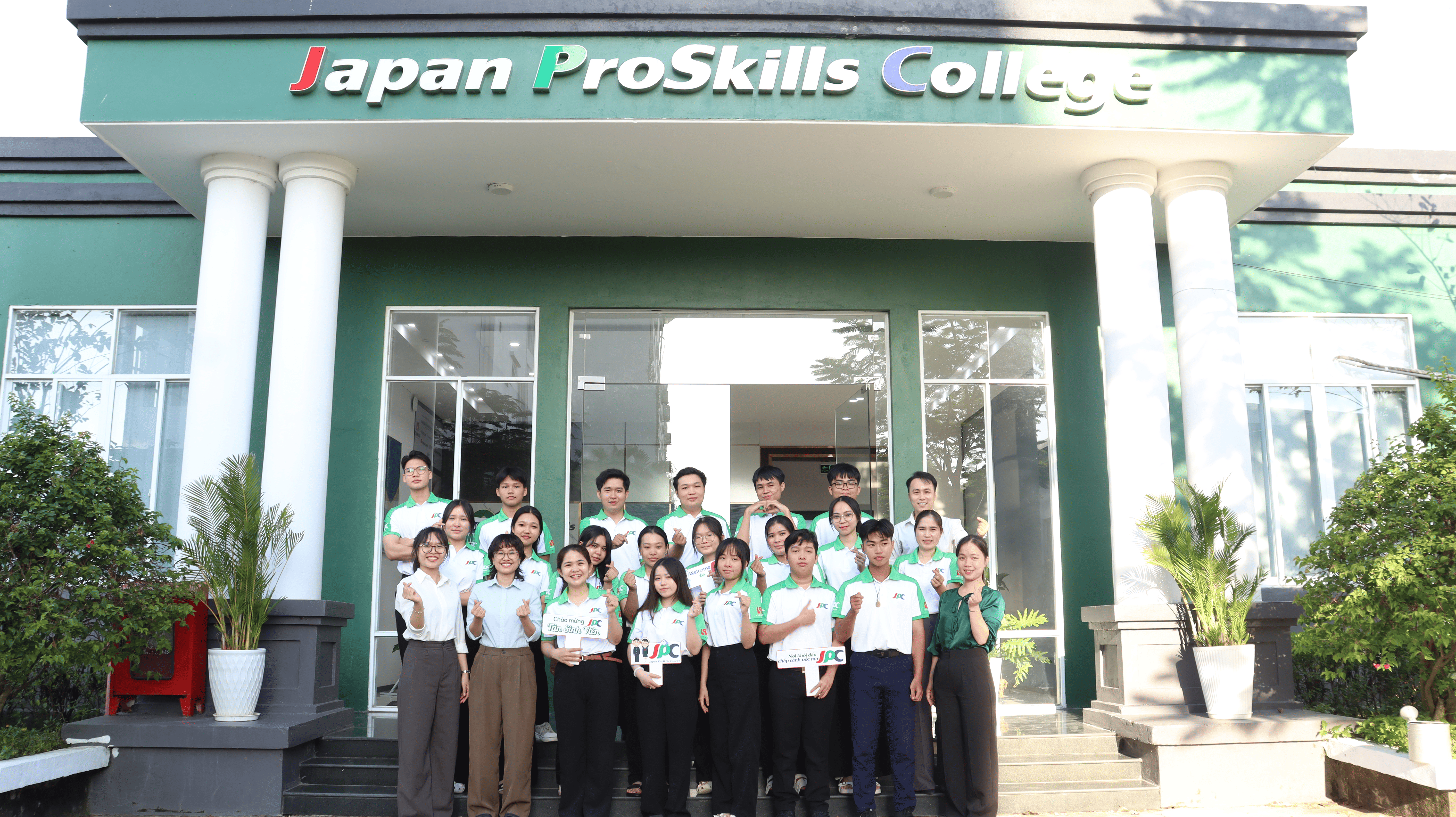 日本専門技能中等専門学校→ sau đó JPC／本校