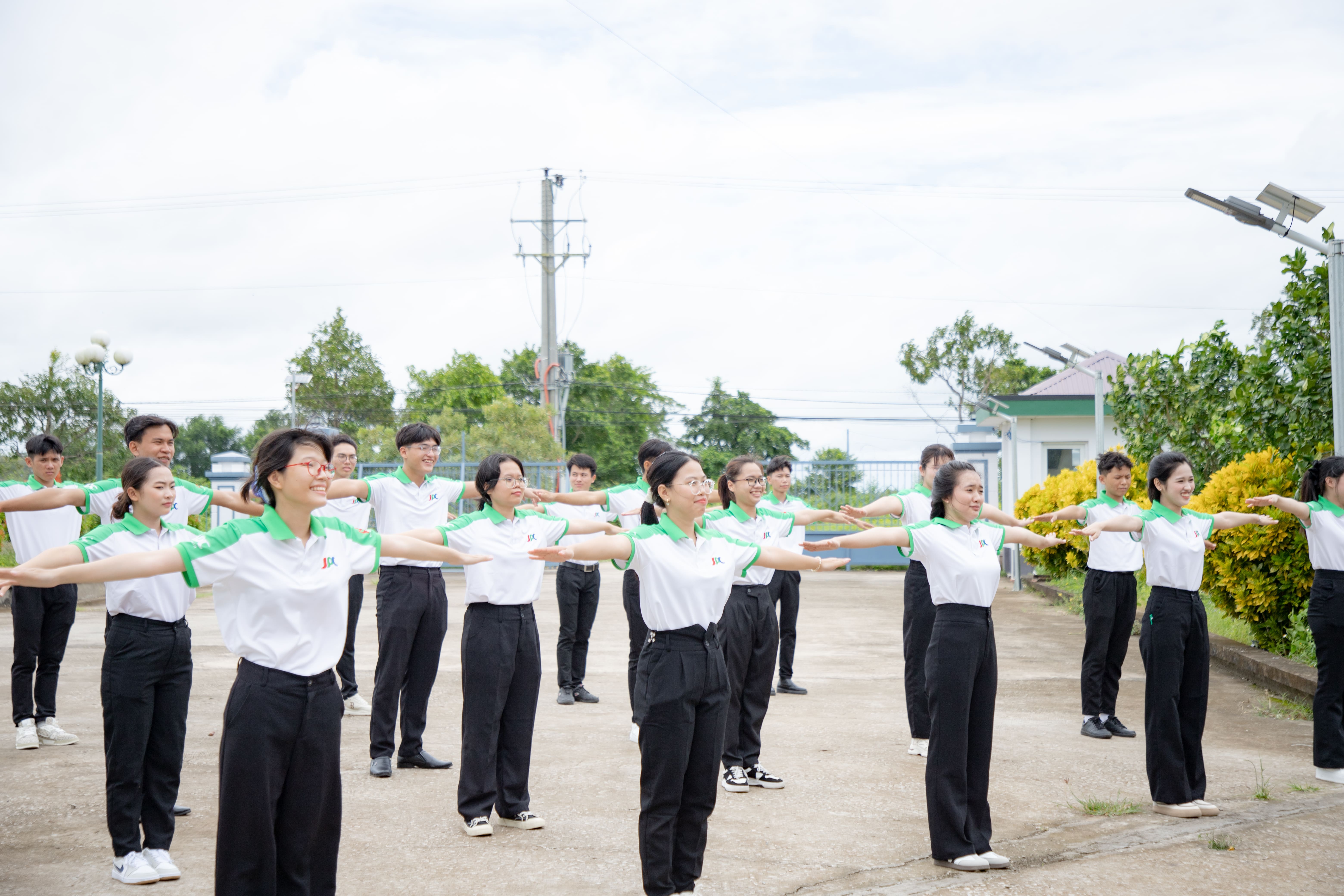 日本専門技能中等専門学校→ sau đó JPC／本校