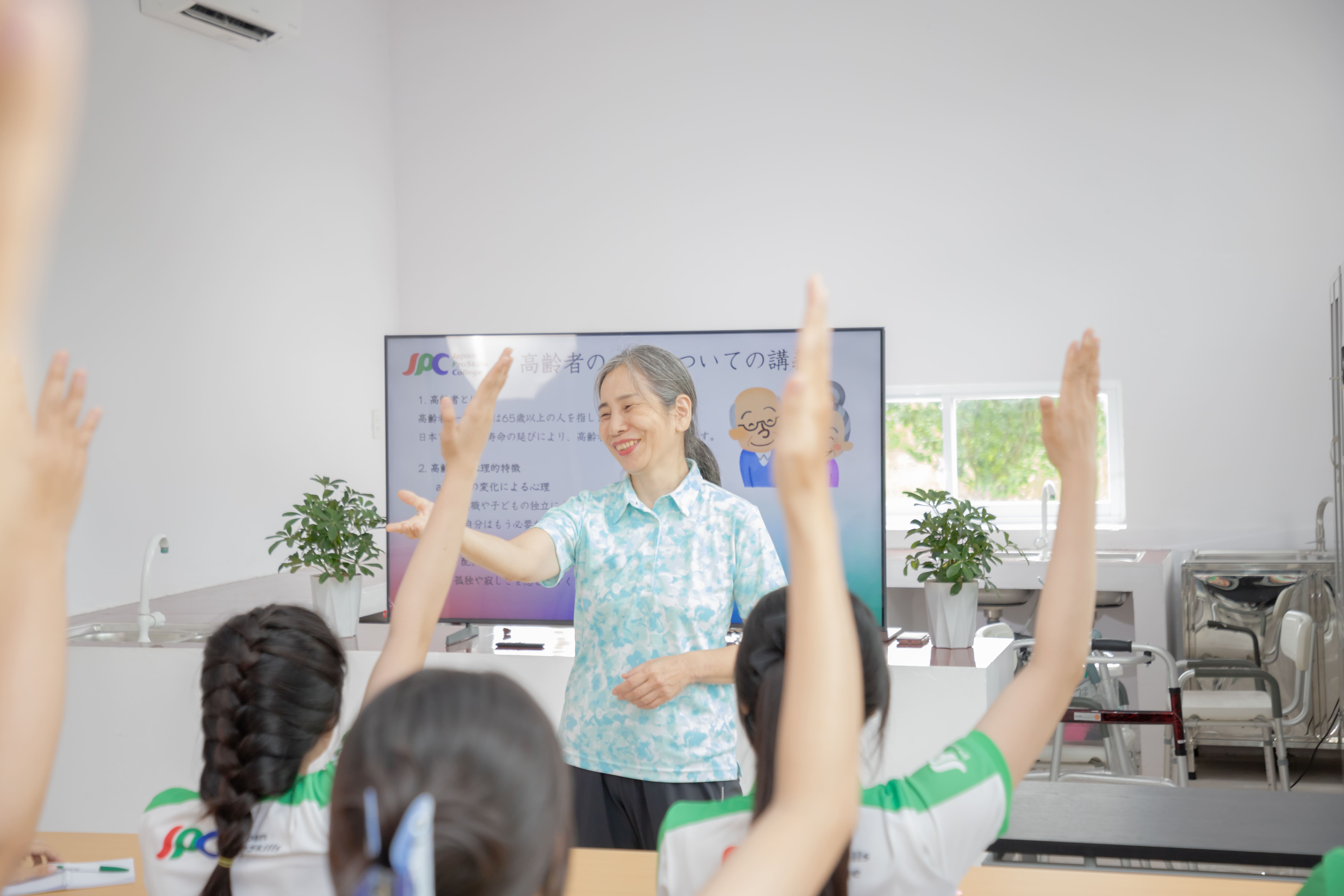 日本専門技能中等専門学校→ sau đó JPC／本校